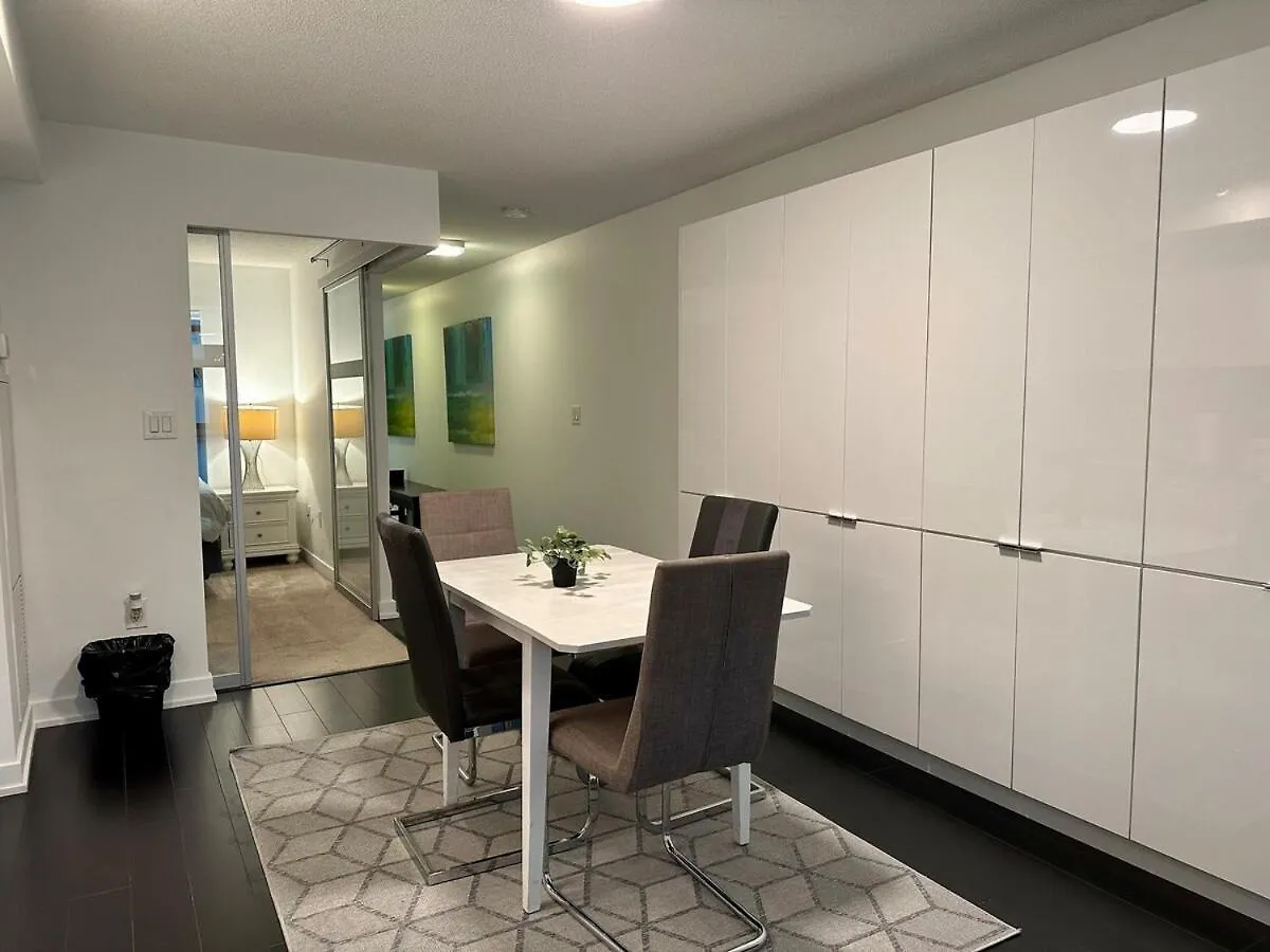 Spacious & Central 1 Bdrm 2 Real Beds Toronto Apartamento